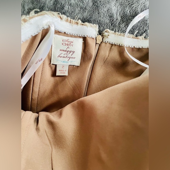 Attractive dress in a beautiful beige/brown/gold color size 2 - Picture 4 of 6